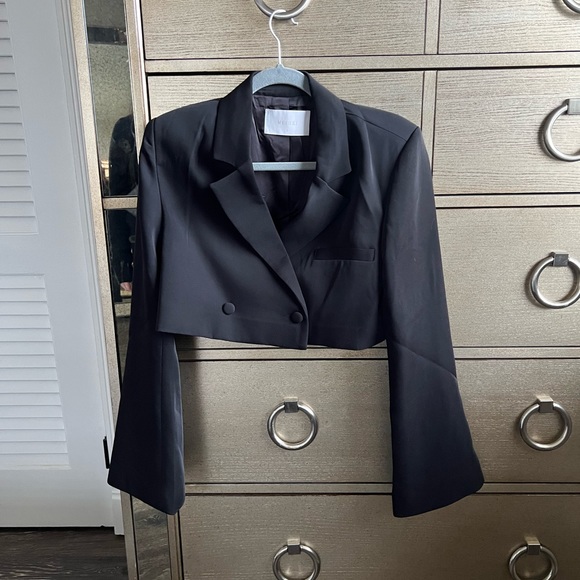 Meshki Luella crop flare sleeve black blazer - Picture 4 of 5